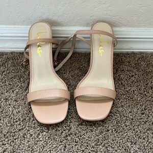 Light pink lulus heels in perfect condition